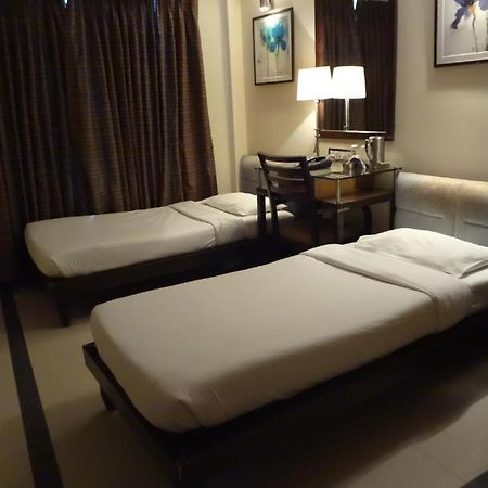 Hotel Sapna Marine Мумбай Екстериор снимка
