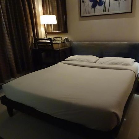 Hotel Sapna Marine Мумбай Екстериор снимка