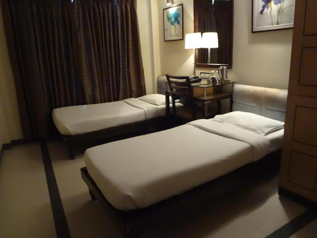 Hotel Sapna Marine Мумбай Екстериор снимка
