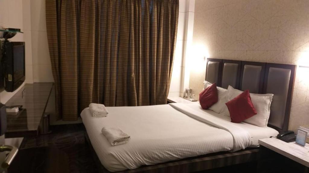 Hotel Sapna Marine Мумбай Екстериор снимка